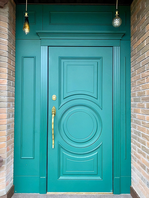 Зеленая парадная дверь